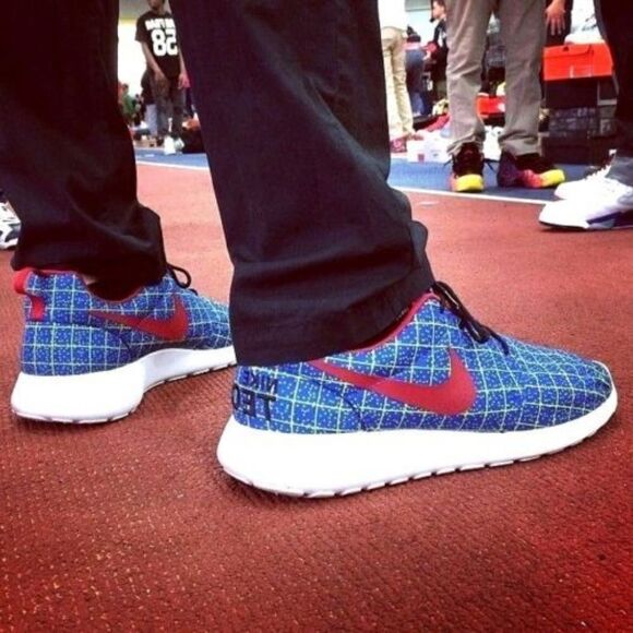 NEW NIKE Promo Tinker Hatfield ROSHE Tech Royal Blue Varsity Red Green 9 US
